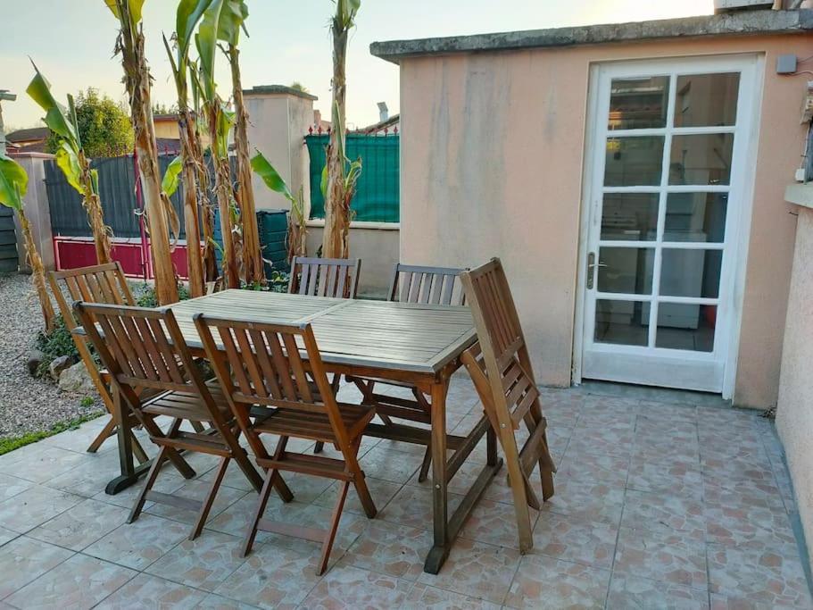 Meuble 3 Etoiles Dans Un Petit Village Du Gers Villecomtal-Sur-Arros Exterior photo