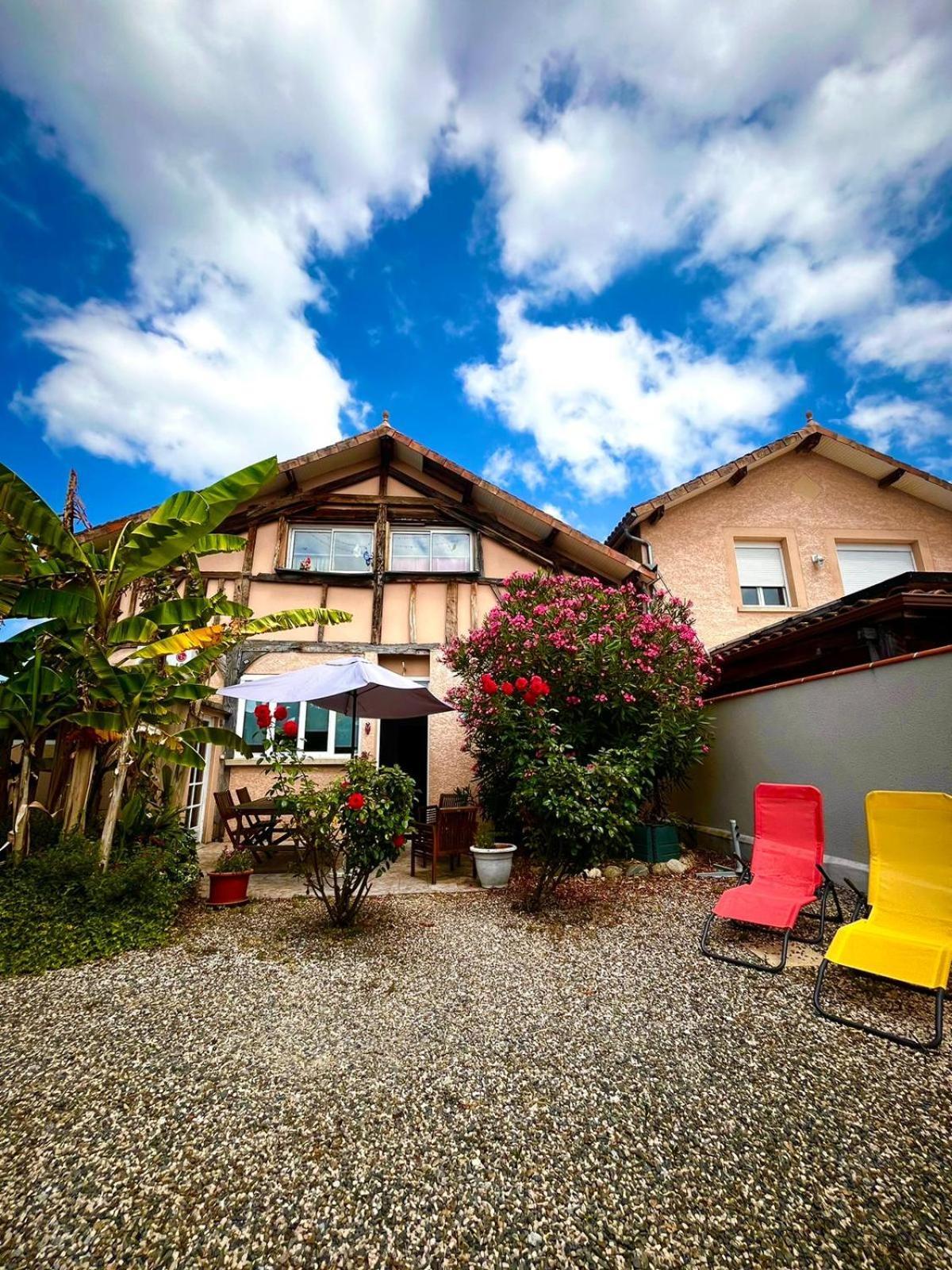 Meuble 3 Etoiles Dans Un Petit Village Du Gers Villecomtal-Sur-Arros Exterior photo